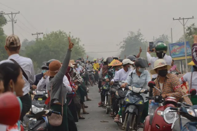 ကန့်ဘလူ တစ်ခရိုင်လုံးရဲ့သပိတ်