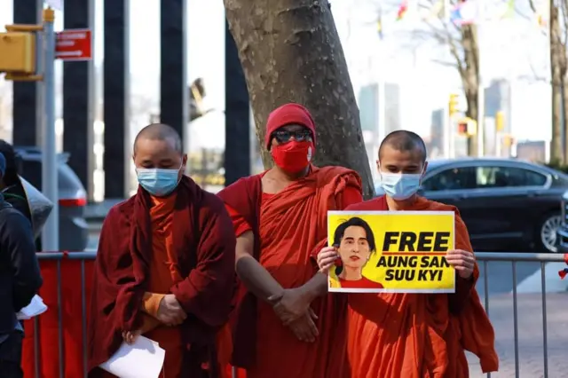 နယူးယောက် UN ရုံးချုပ်ရှေ့က မြန်မာ့ အရေး ဆန္ဒပြပွဲ