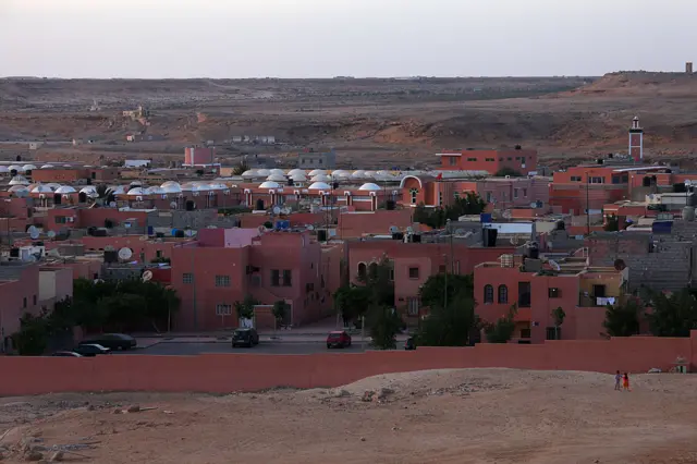 مدينة العيون