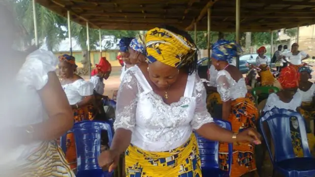 Nwaanyị na-agba egwu