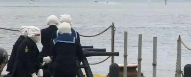 последние почести принцу воздают моряки военно-морской базы в Портсмуте