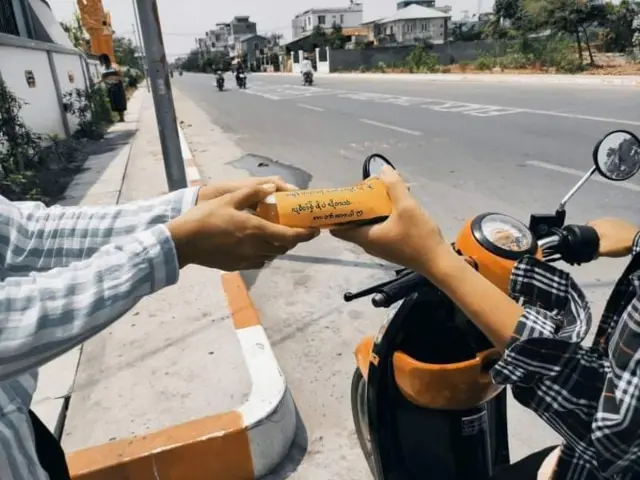 မန္တလေး မြတောင်သပိတ်လူငယ်တွေရဲ့ တရော်ကင်ပွန်းသပိတ်