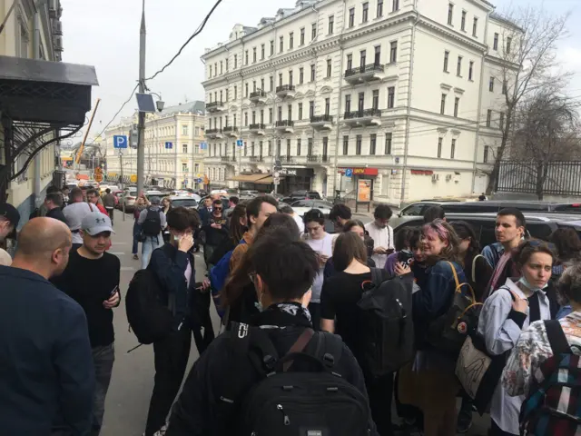 У суда