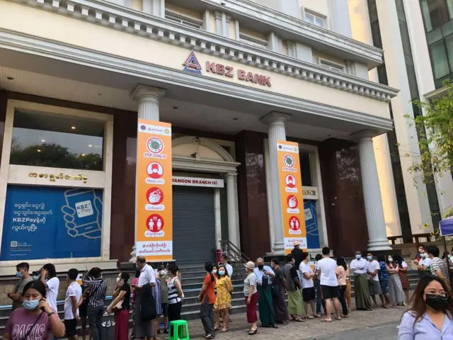 ပုဂ္ဂလိကဘဏ်ကမ္ဘောဇက ဝန်ထမ်းတွေကို လုပ်ငန်းခွင်ပြန်ဝင်ဖို့ စာပို့