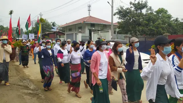ပစ်ခတ်သံတွေကြားက ဖားကန့်ပြည်သူတွေ စစ်ကောင်စီကို ဆက်ဆန္ဒပြ