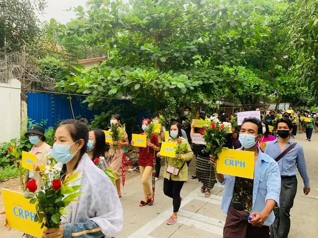 လမ်းပေါ်ဆန္ဒဖော်ထုတ်ခဲ့ကြတဲ့ ပန်းသပိတ်