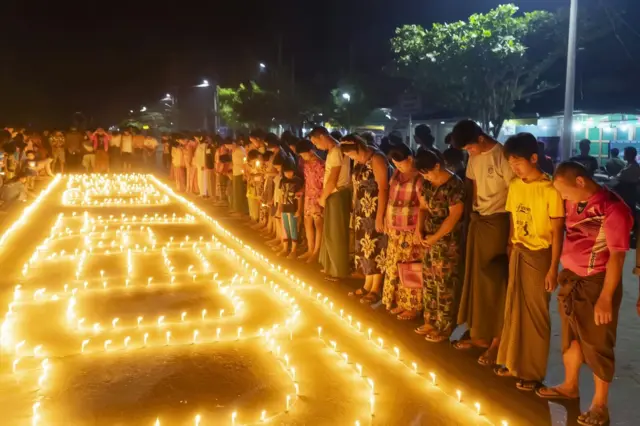 ကျွန်းလှမြို့က ညသပိတ်