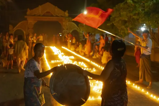 ကျွန်းလှမြို့က ညသပိတ်