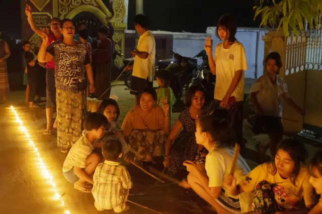 ကျွန်းလှမြို့က ညသပိတ်