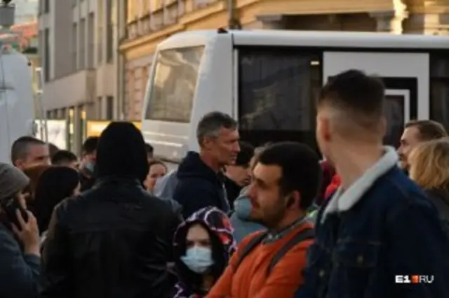 Ройзман на акции в Екатеринбурге
