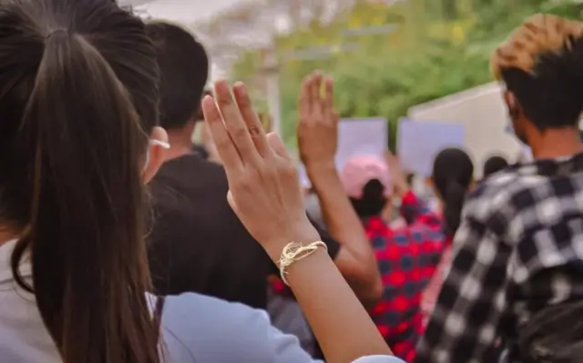 မန္တလေးမှာ ညသပိတ်တွေဖြိုခွင်းခံရပေမဲ့ လူငယ်တွေ  မနက်ခင်းဆက်ဆန္ဒပြ