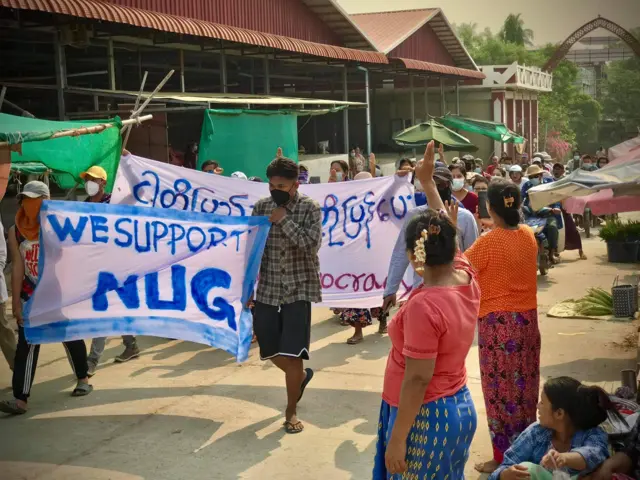 အမျိုးသားညီညွတ်ရေးအစိုးရကိုထောက်ခံကြောင်းလည်း ပြသခဲ့ကြ