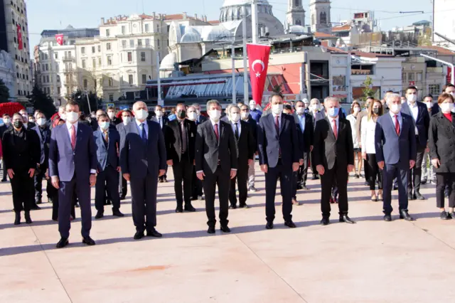 23 Nisan çelenk koyma töreni