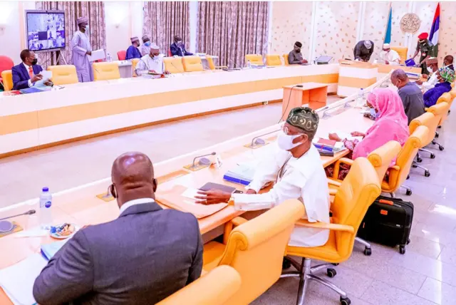 Onyeisiala Mohammadu Buharị nọ n’isi n’ọgbakọ ndị isiọchịchị