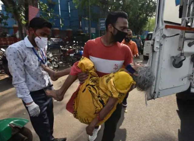 குஜராத் அகமதாபாத் மருத்துவமனையில் நிரம்பி வழியும் நோயாளிகள்