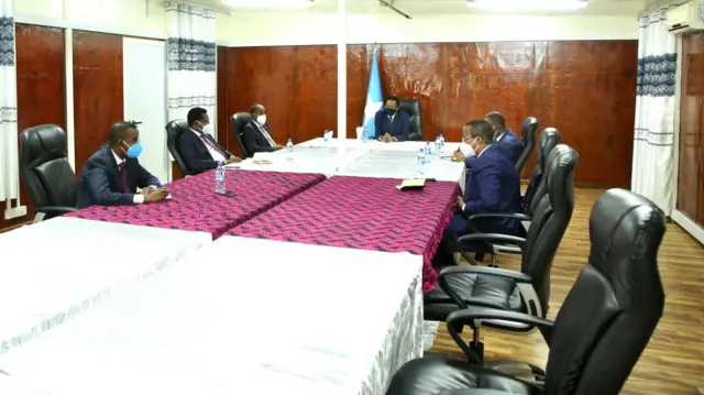 Madaxda Puntland iyo Jubaland ayaa ka maqnaa shirkii dhawaan ka dhacay Afisyoone