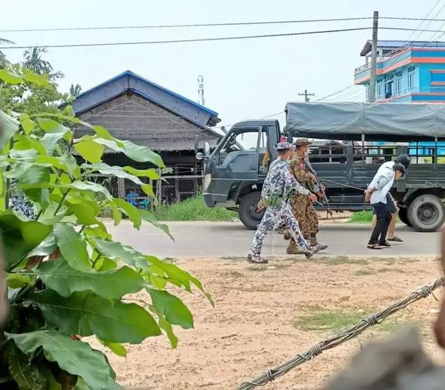 မြိတ်မြို့၊ ကုန်းဖောက်လမ်းမကြီးပေါ်က မတ်လ ၂၆ ရက်အခြေအနေ