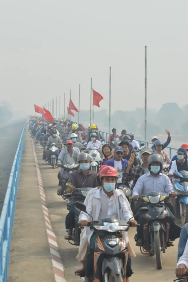 ဒေသခံတွေရဲ့ ဆည်ပေါ်က ဆန္ဒပြပွဲ