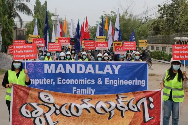 မန္တလေးအသိပညာရှင်၊ အတတ်ပညာရှင်တွေနဲ့ လူမှုအဖွဲ့အစည်းတွေရဲ့သပိတ်စစ်ကြောင်းတွေ
