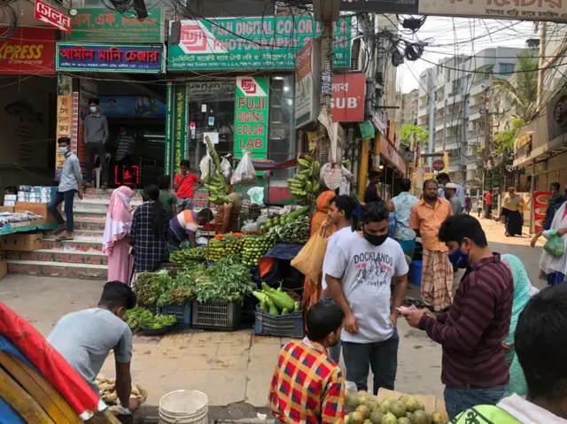 ঢাকার বসুন্ধরা এলাকার একটি কাঁচাবাজার
