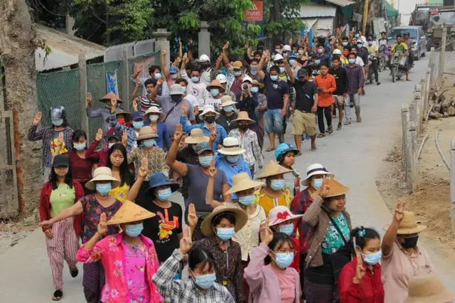 ရွာတွေအထိဆင်းပြတဲ့စစ်ကိုင်းမြို့ခံတွေရဲ့ဆန္ဒပြပွဲ