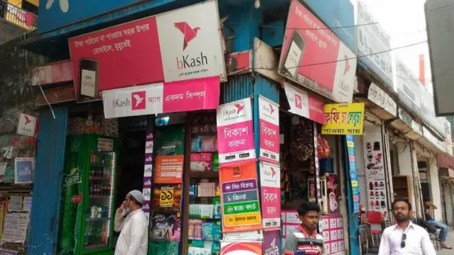 গত কয়েক বছরে মোবাইল ব্যাংকিং জনপ্রিয়তা পেয়েছে