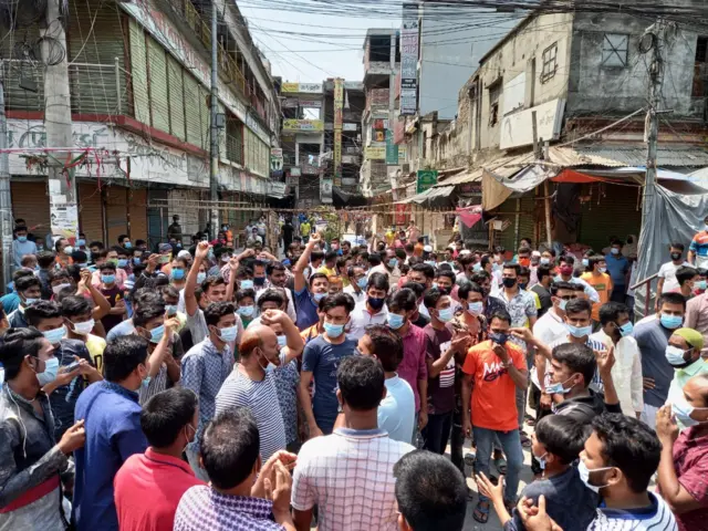 রাজশাহীতে ব্যবসায়ীদের বিক্ষোভ