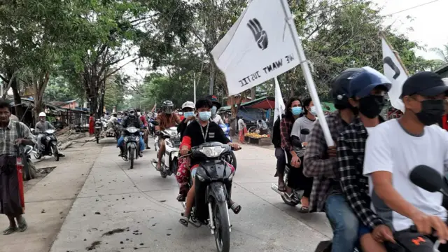 ဒလမြို့နယ်က အာဏာရှင်ဆန့်ကျင်ရေး ဆိုင်ကယ်သပိတ်ဖြိုခွဲခံရ