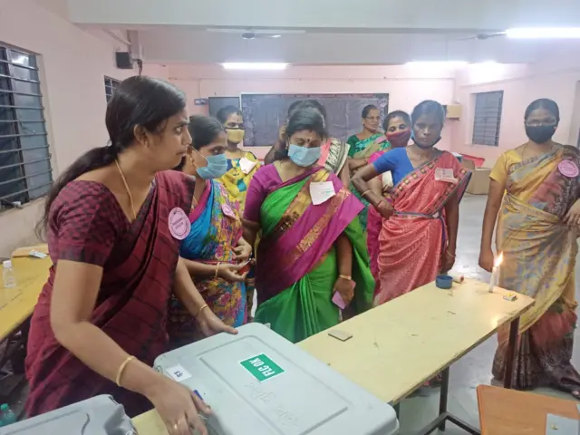 பெண்களுக்கான வாக்குச்சாவடி