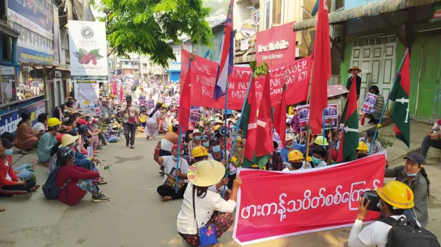 ဖားကန့်မှာ အာဏာသိမ်းစစ်ကောင်စီကို ၅၃ ရက်မြောက် ဆက်လက်ဆန္ဒပြနေ