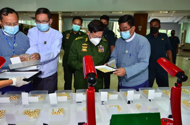 မြန်မာ ကျောက်မျက်လုပ်ငန်းကို အမေရိကန် ဒဏ်ခတ်အရေးယူ