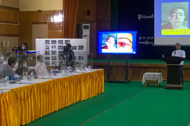 ဓာတ်ပုံ- ဧပြီ ၉ ရက် စစ်ကောင်စီ သတင်းစာရှင်းလင်းပွဲမှာ မြောက်ဥက္ကလာပ အဖြသ်အပျက်တွေ အကြောင်းထည့်သွင်း ပြောကြား