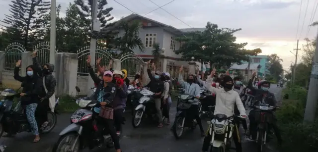 အမျိုးသမီးတွေ ဦးဆောင်တဲ့ ညောင်ရွှေ ညနေခင်း ဆိုင်ကယ်သပိတ်