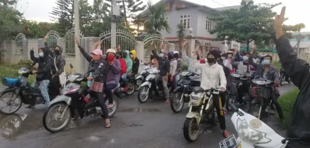 အမျိုးသမီးတွေ ဦးဆောင်တဲ့ ညောင်ရွှေ ညနေခင်း ဆိုင်ကယ်သပိတ်