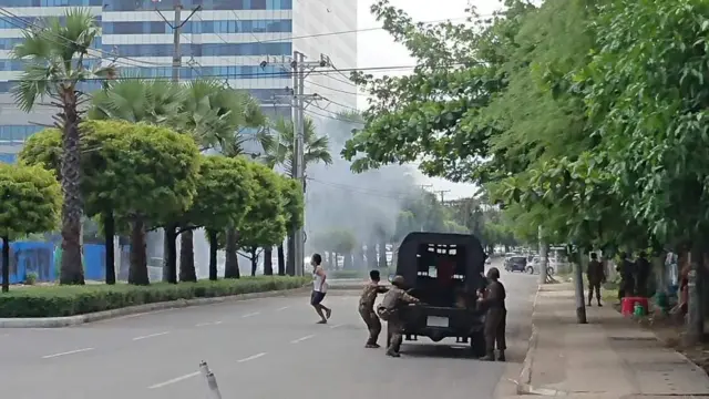 ပေါက်ကွဲသံတွေကို မြန်မာပလာဇာကနေလည်း ကျယ်လောင်စွာကြားရတယ်လို့ ဆိုပါတယ်။