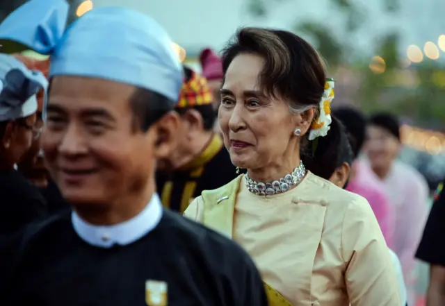 ၇၂ ကြိမ်မြောက် ပြည်ထောင်စုနေ့ ညစာစားပွဲမှာတွေ့ရတဲ့ အတိုင်ပင်ခံနဲ့ သမ္မတ