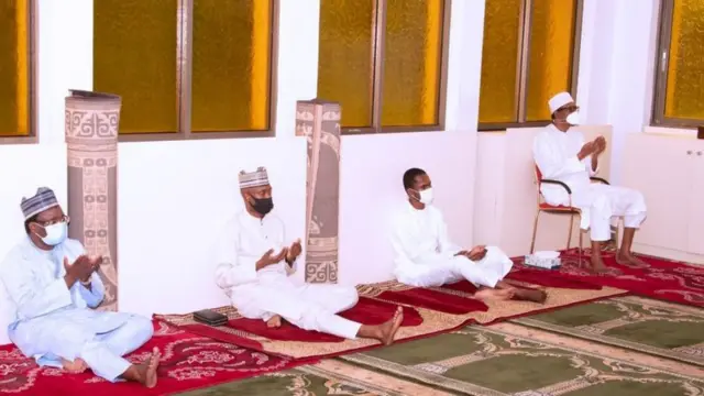 Buhari na ndị na-ekpe ekpere maka Salah