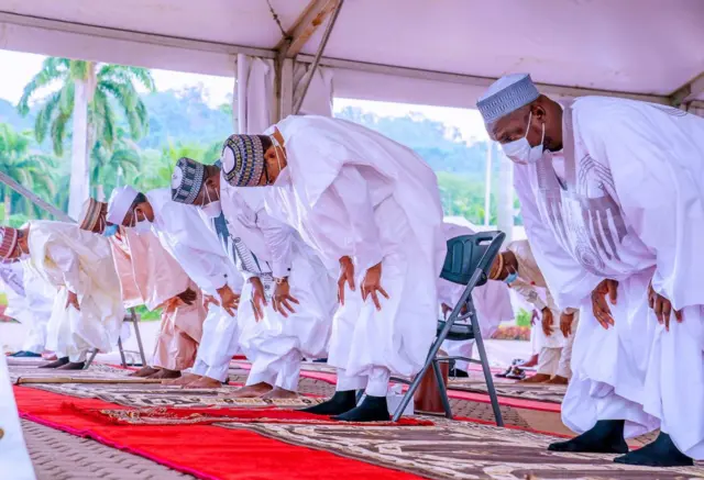 Onyeisiala Buhari nọ n'ekpere