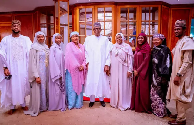 Onyeisiala Muhammadu Buhari na ndị ezinaụlọ ya