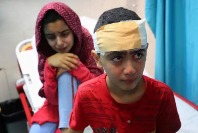 Boqolaal qof ayaa ku dhaawacmay duqeymaha ay Israa'iil ka fulisay marinka Qaza