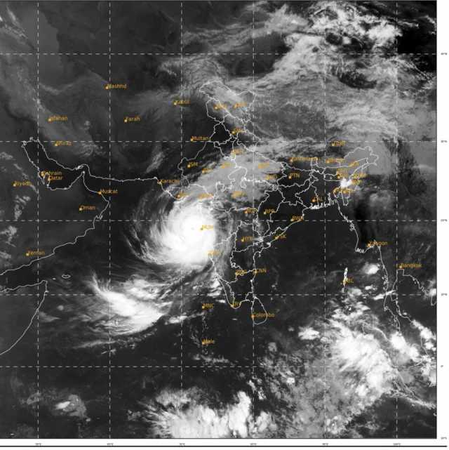 હાલ વાવાઝોડા તૌકતેની તસવીર