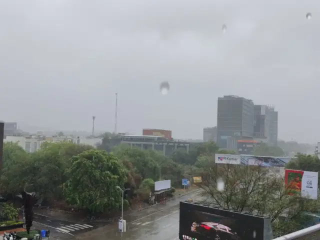 અમદાવાદમાં વરસી રહેલાં વરસાદની તસવીર