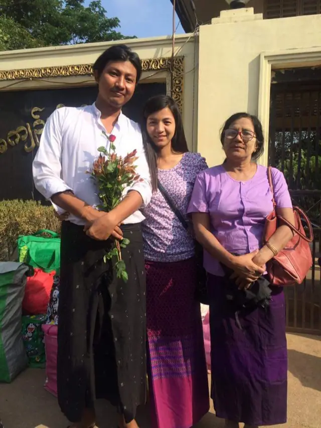 ဖမ်းဆီးခံရတဲ့ မိခင်နဲ့ ကိုတင်ထွဋ်ပိုင်တို့မောင်နှမကို ကိုတင်ထွဋ်ပိုင် အကျည်းထောင်က လွတ်မြောက်ခဲ့စဉ်က တွေ့ရစဉ်
