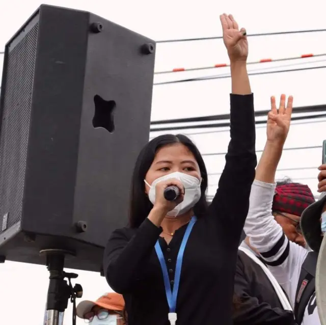 နိုင်ငံရေးတက်ကြွလှုပ်ရှားသူ ဆိုင်းနူးပန်နှင့် လွမ်းဇောင်း အပါအဝင် ၅ ဦး ဖမ်းဆီးခံရ