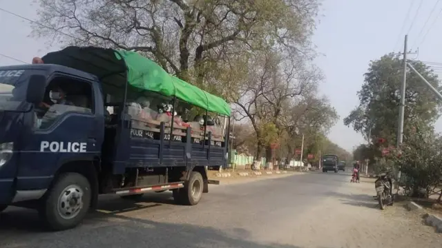 စစ်ကောင်စီတပ်တွေ မတ်လလည်ပိုင်းက မြောင်မြို့ထဲ ကင်းလှည့်နေချိန်