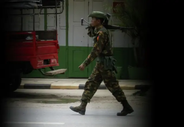 ကယားပြည်နယ်မှာ မေလ ၂၃ ရက်‌နေ့ တွေ့ရတဲ့စစ်ကောင်စီတပ်သားတစ်ဦး