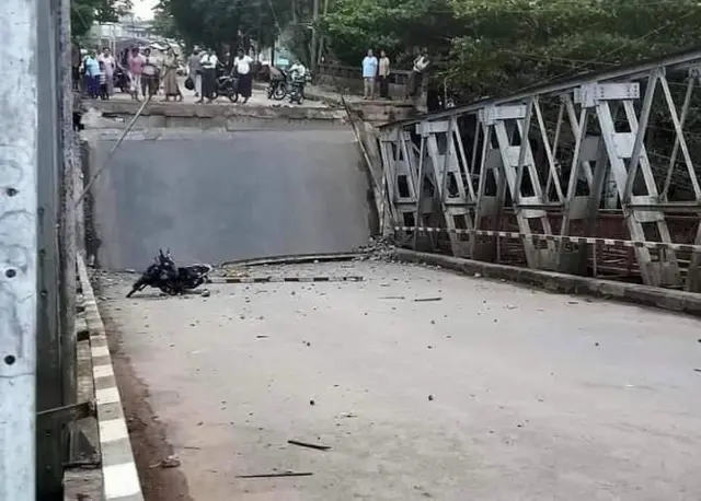 မြစ်ကြီးနား-မန္တလေး ကားလမ်းပေါ်က ဟိုပင်(ဝက်ကုန်း)သံတံတား မိုင်းဆွဲခံရ