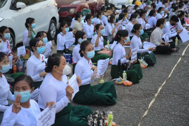 အာဏာသိမ်းမှုကို ဆန့်ကျင်တဲ့ အခြေခံပညာ ဆရာမတွေရဲ့ဆန္ဒပြပွဲ တစ်ခု