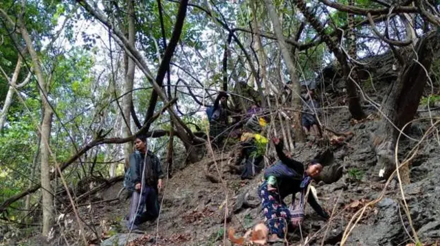 မင်းတပ်ဒေသခံတွေ မေလ ၁၉ ရက်နေ့က စစ်ဘေးရှောင်ဖို့ ထွက်ပြေးနေရ