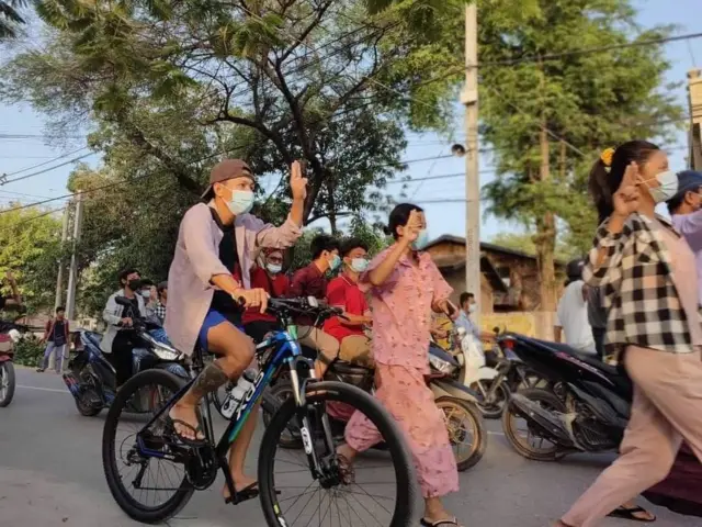 မန္တလေးမှာ စစ်အာဏာရှင်ဆန့်ကျင်ရေးသပိတ်တွေကို မြို့နယ်အလိုက်ပြုလုပ်